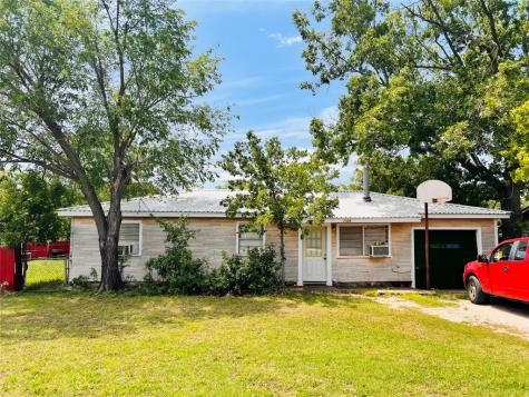 1109 W Lindsey Street Breckenridge TX 76424