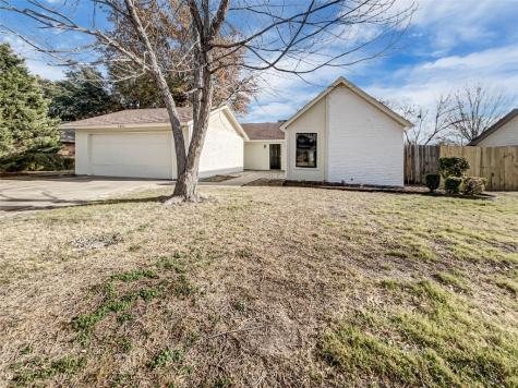 2005 Barron Lane Fort Worth TX 76112
