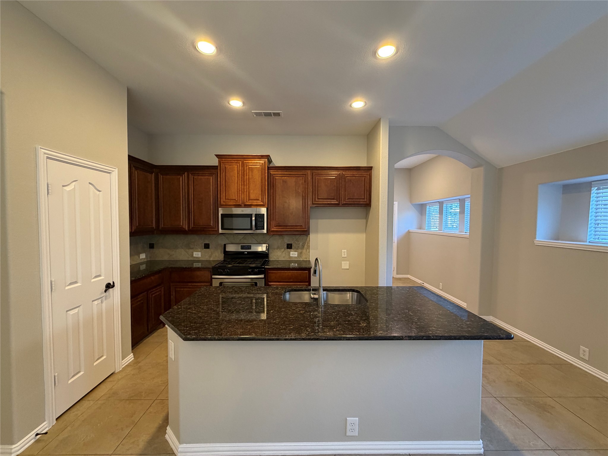 744 Hutchins Drive Crowley TX 76036