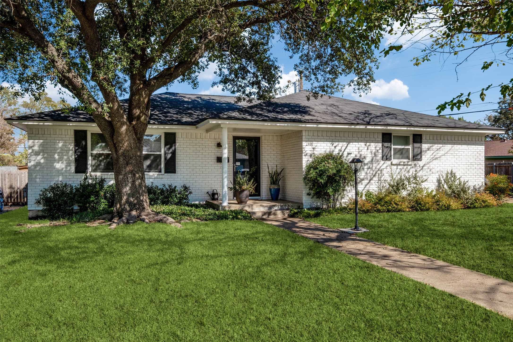 2410 Saint Francis Avenue Dallas TX 75228