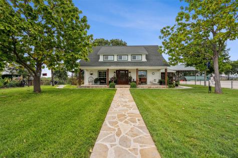 110 W Arnold Street Granbury TX 76048