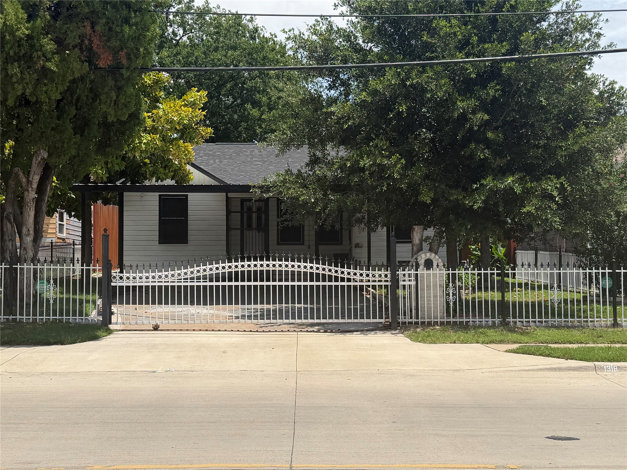1318 S Ewing Avenue Dallas TX 75216