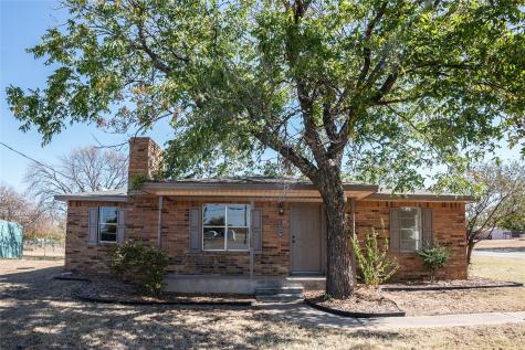1226 Clay Street Nocona TX 76255