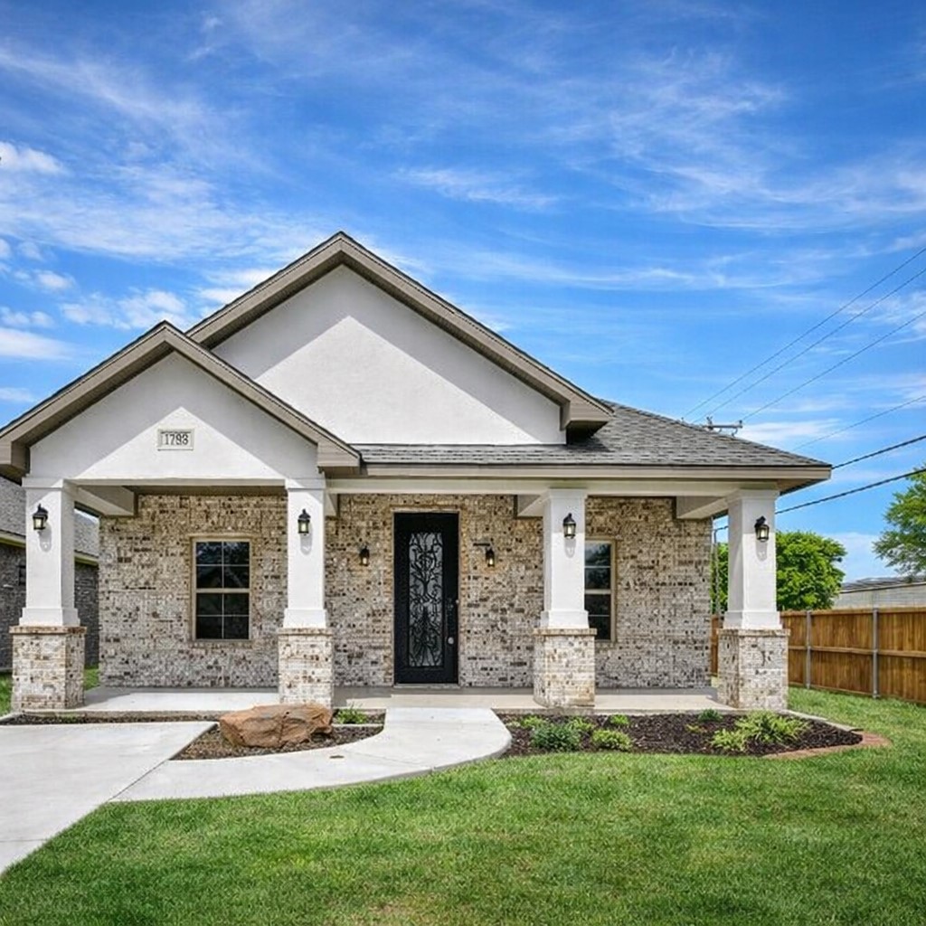 1102 Fort Worth Street Grand Prairie TX 75050