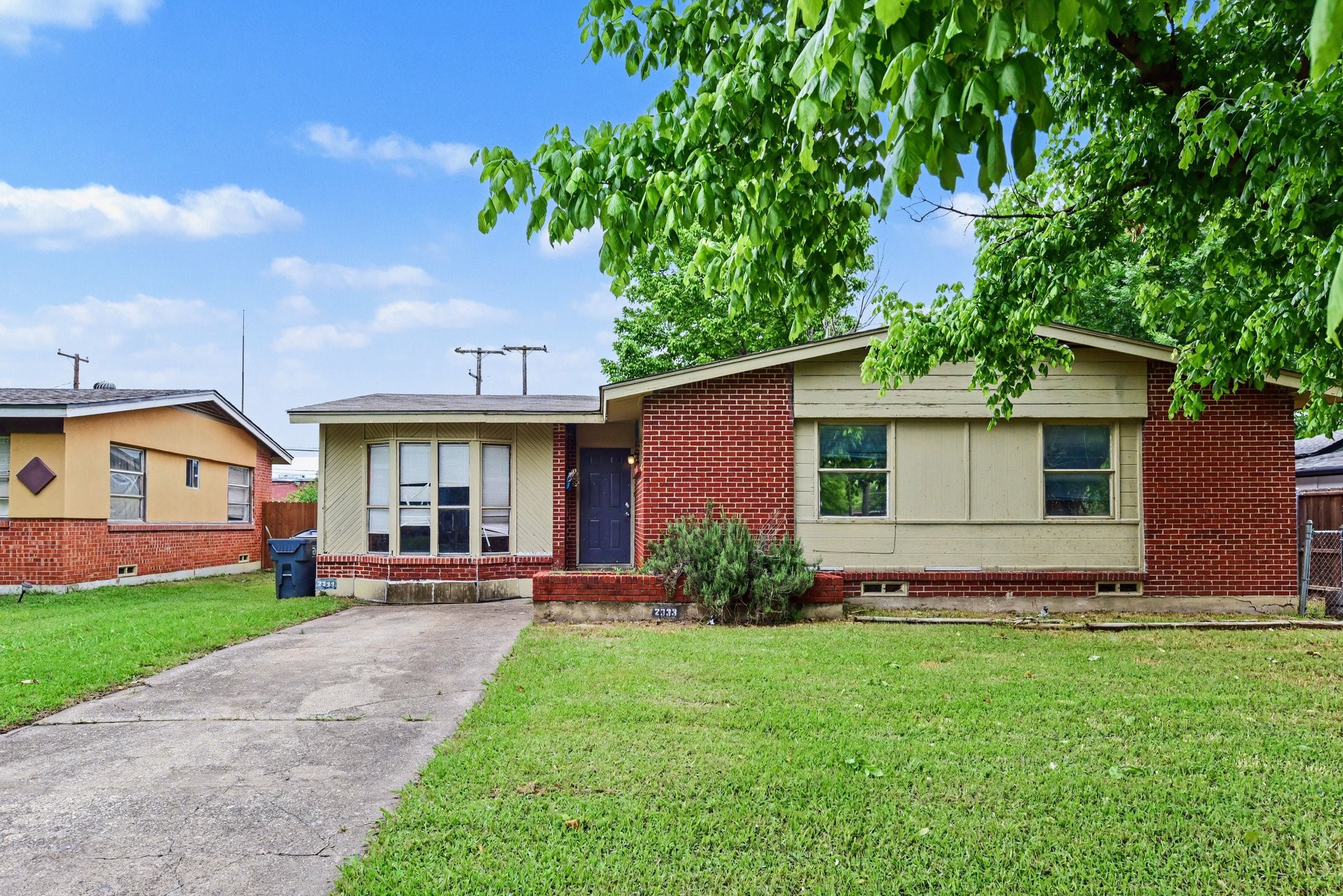 2333 S Lockhart Avenue Dallas TX 75228