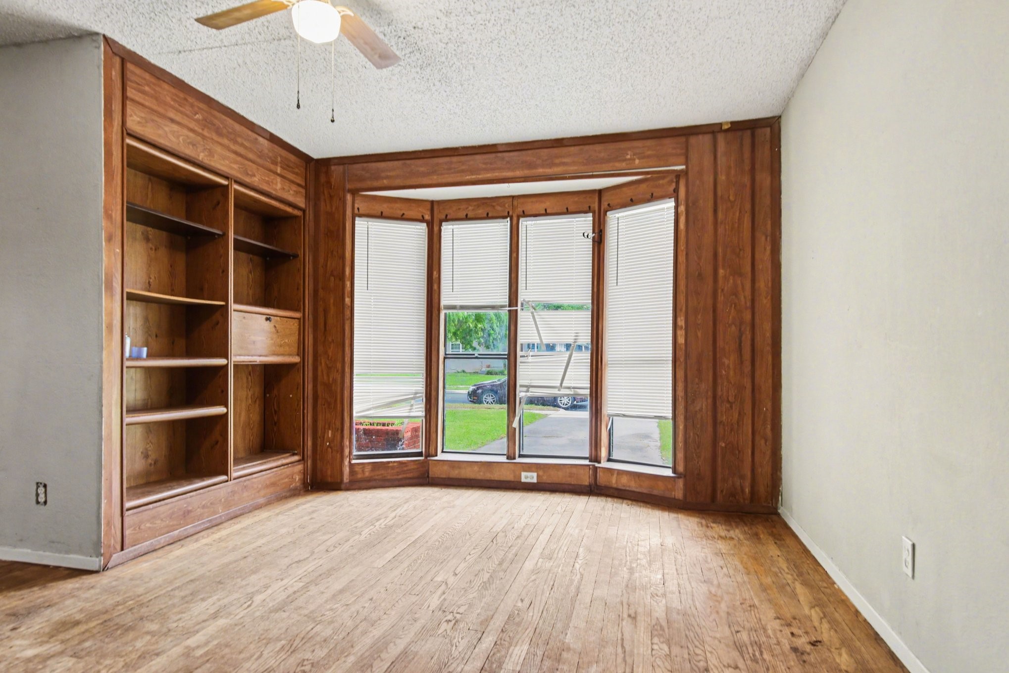 2333 S Lockhart Avenue Dallas TX 75228