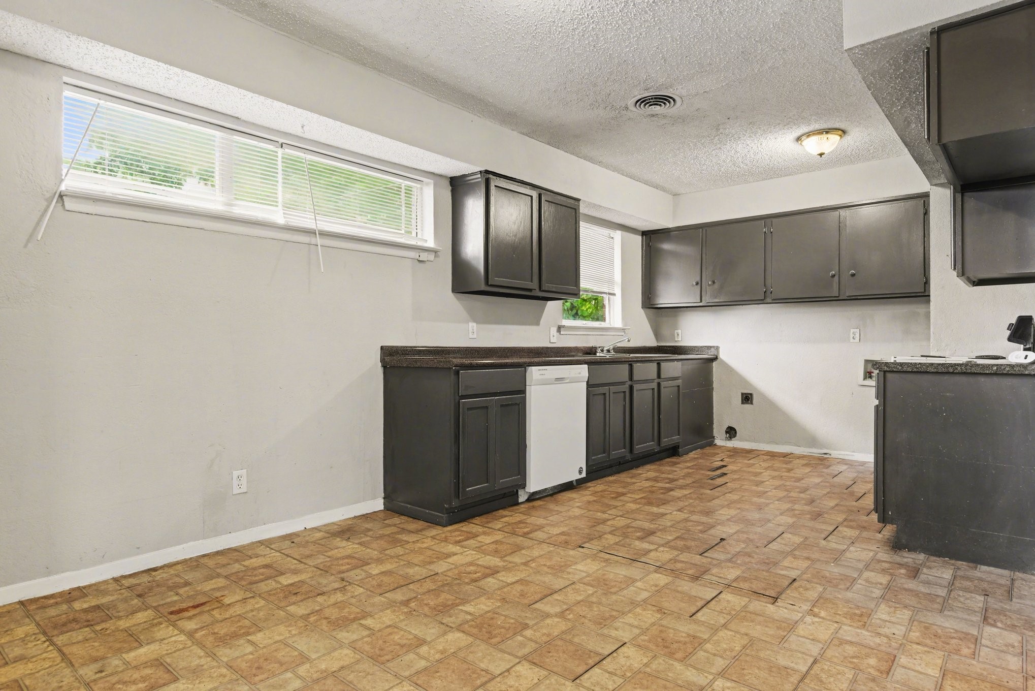 2333 S Lockhart Avenue Dallas TX 75228
