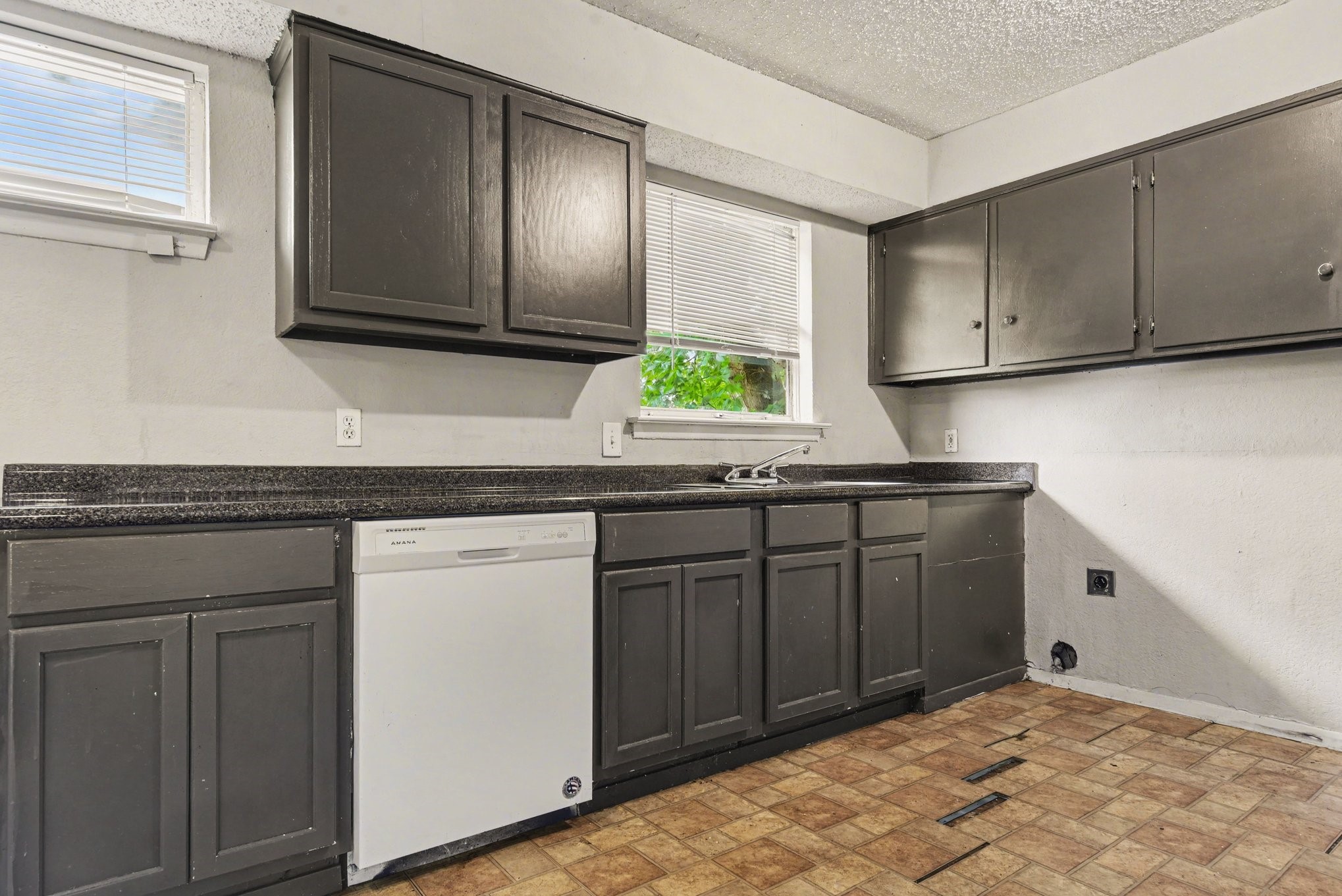 2333 S Lockhart Avenue Dallas TX 75228