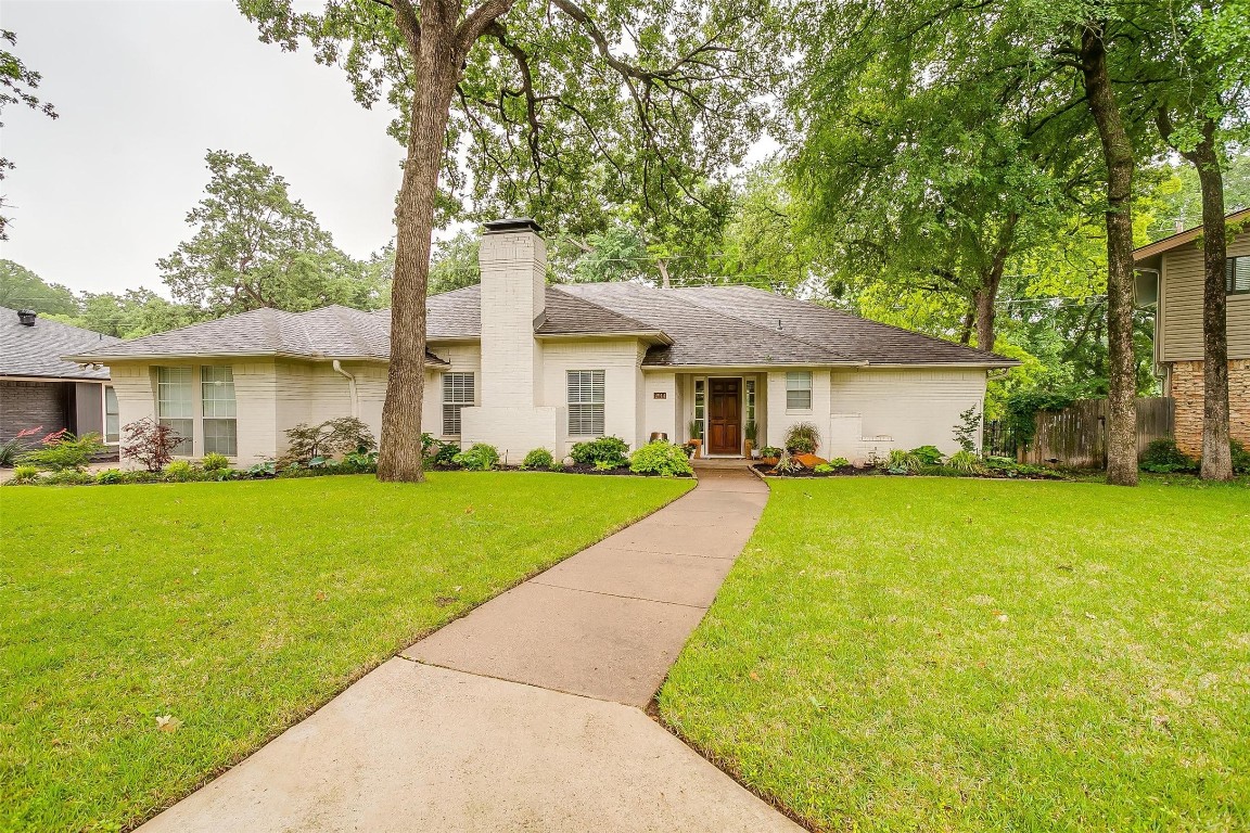 2914 S Creekwood Drive Grapevine TX 76051