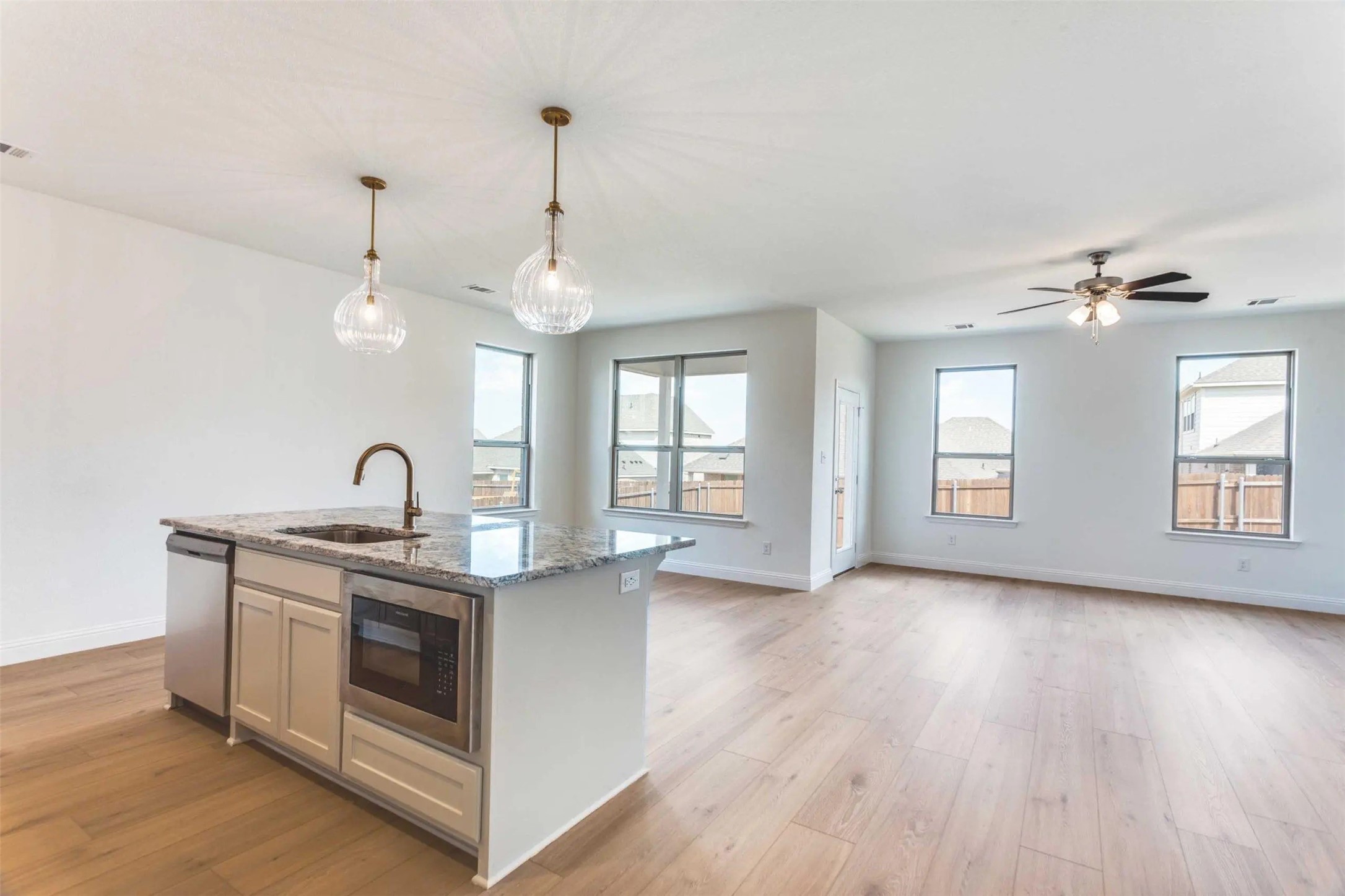 533 Hillcrest Circle Justin TX 76247