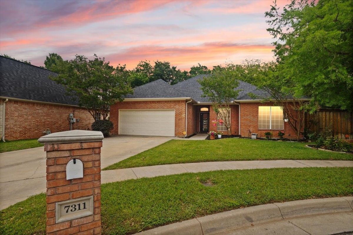 7311 Heritage Oaks Drive Arlington TX 76001