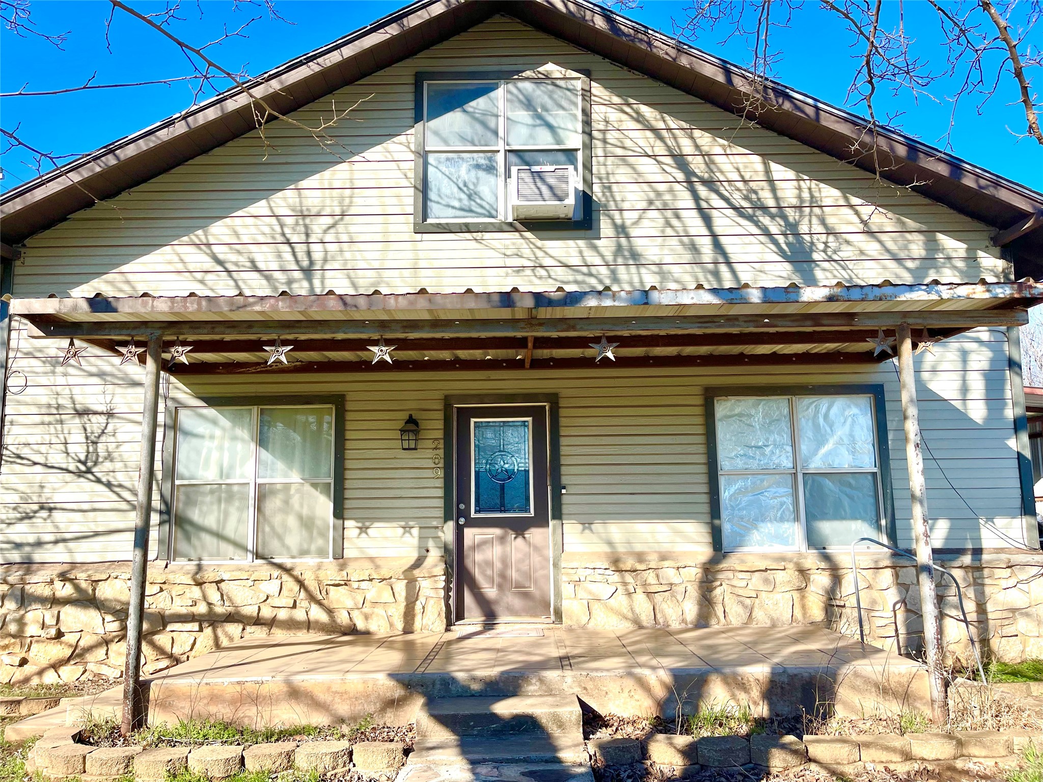 209 N Bowie Street Jacksboro TX 76458
