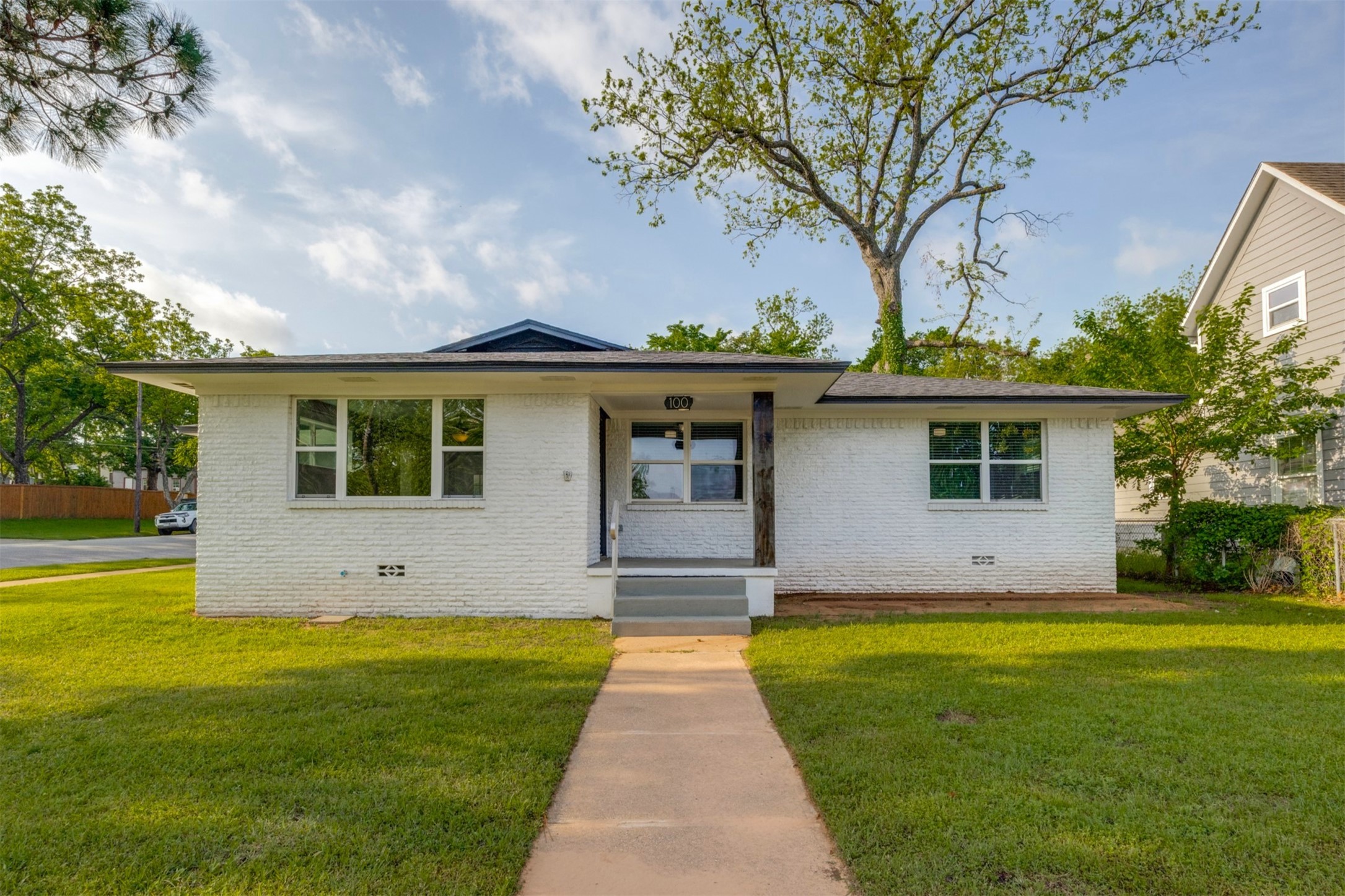 100 W Hull Street Denison TX 75021