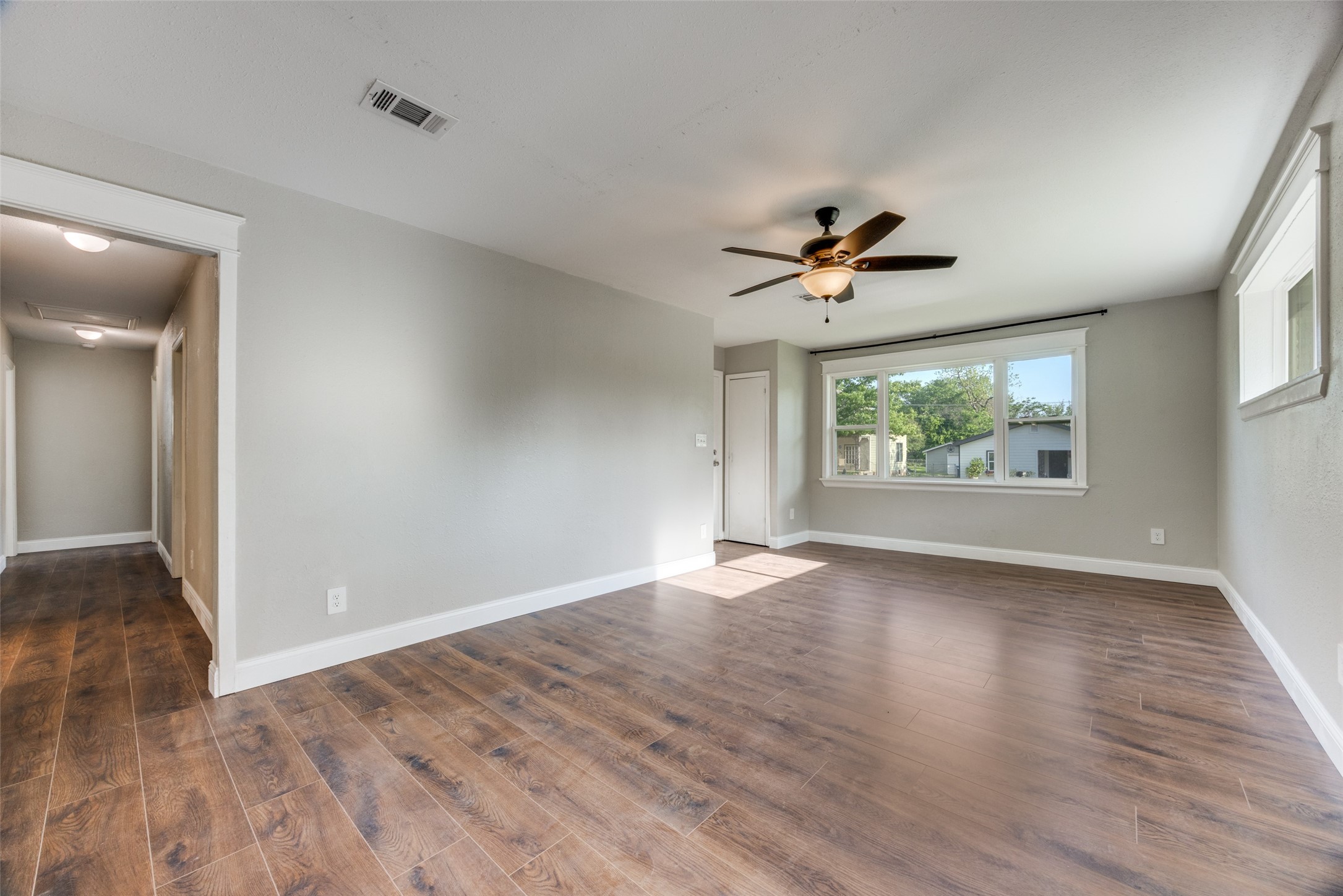 100 W Hull Street Denison TX 75021