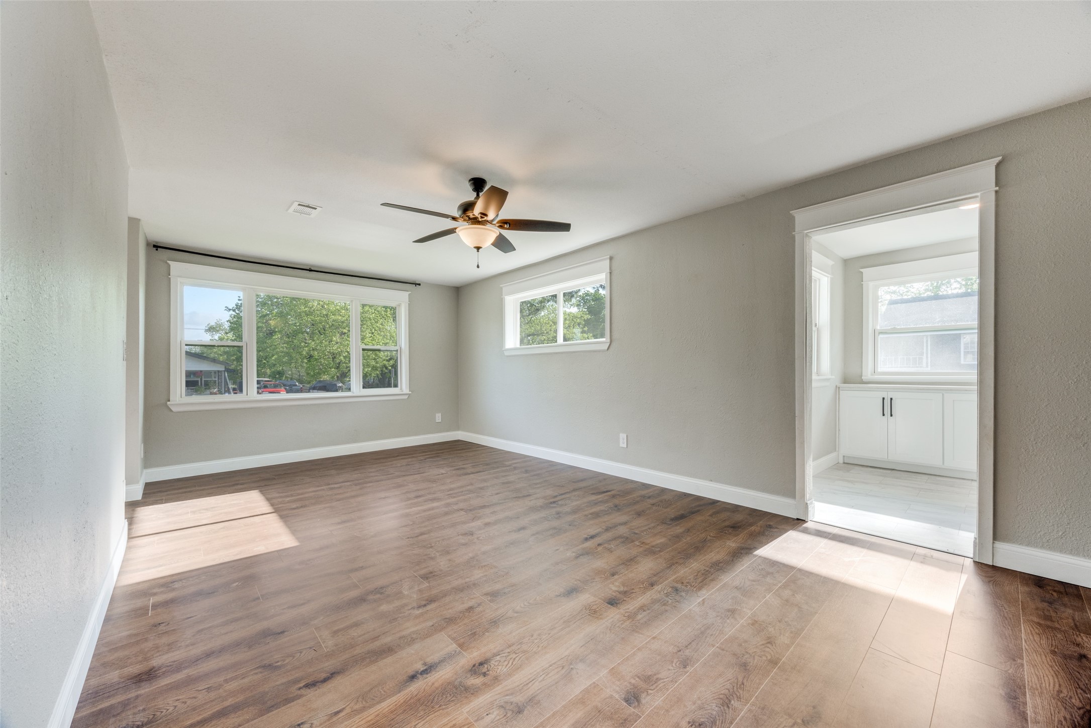 100 W Hull Street Denison TX 75021
