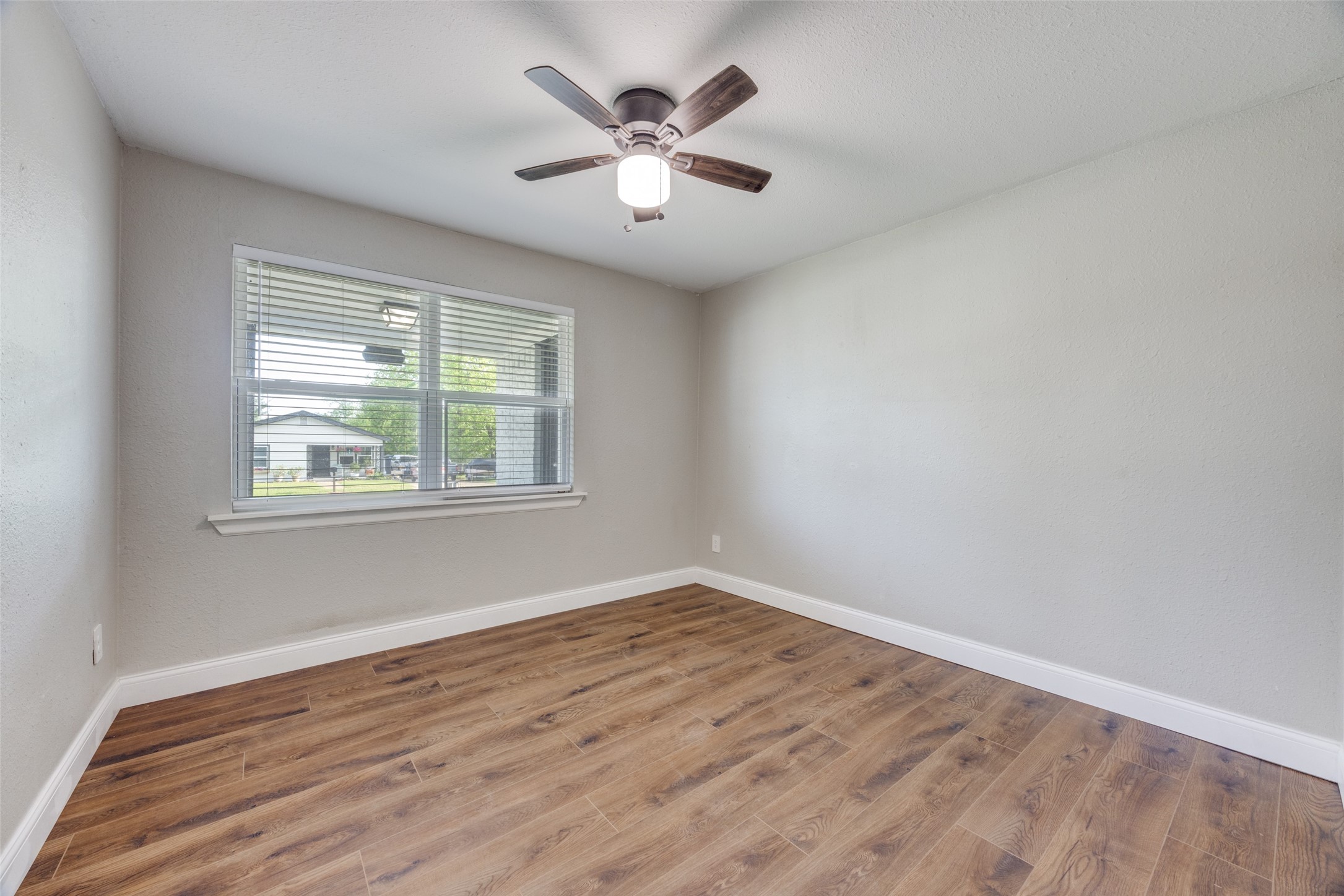 100 W Hull Street Denison TX 75021