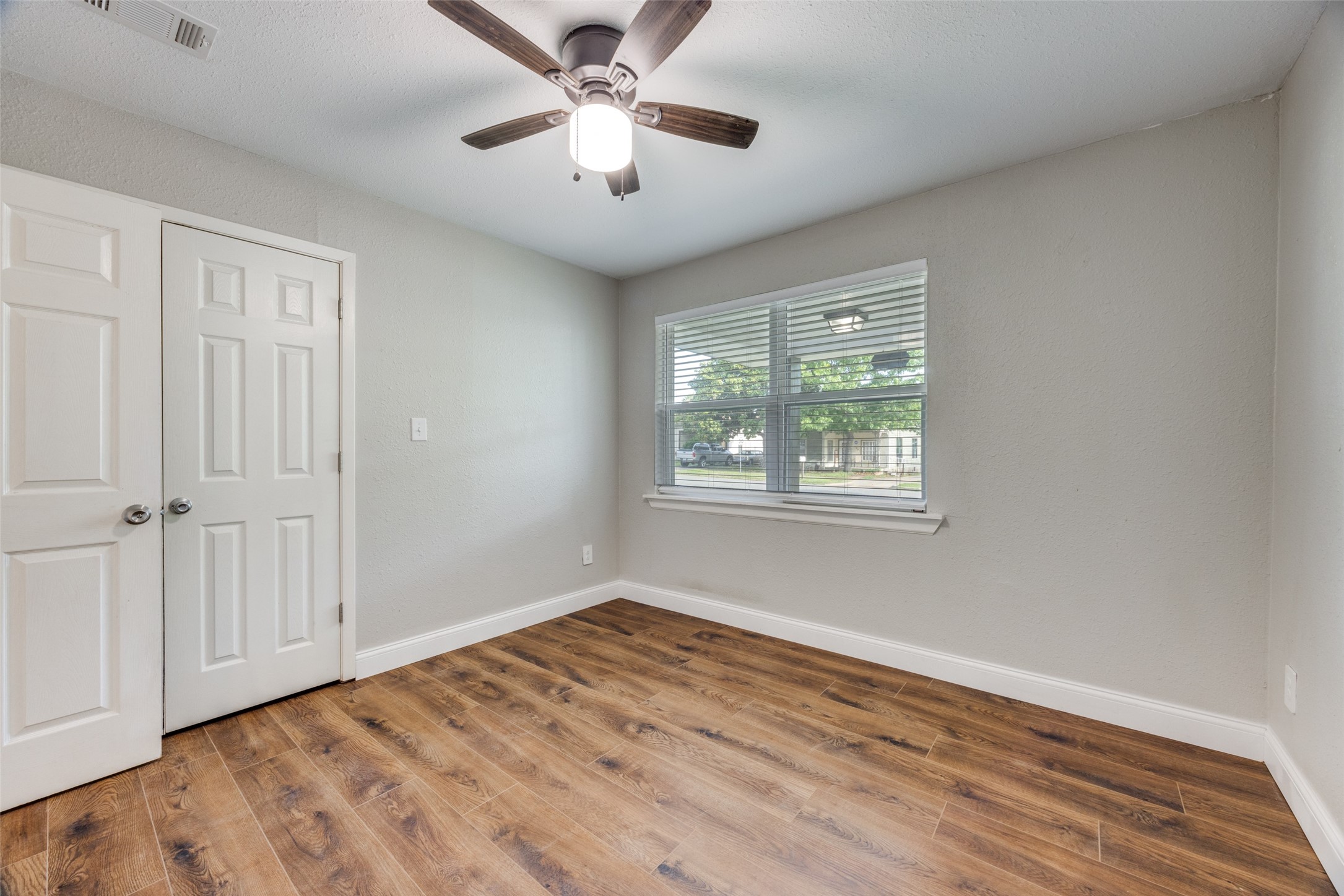 100 W Hull Street Denison TX 75021
