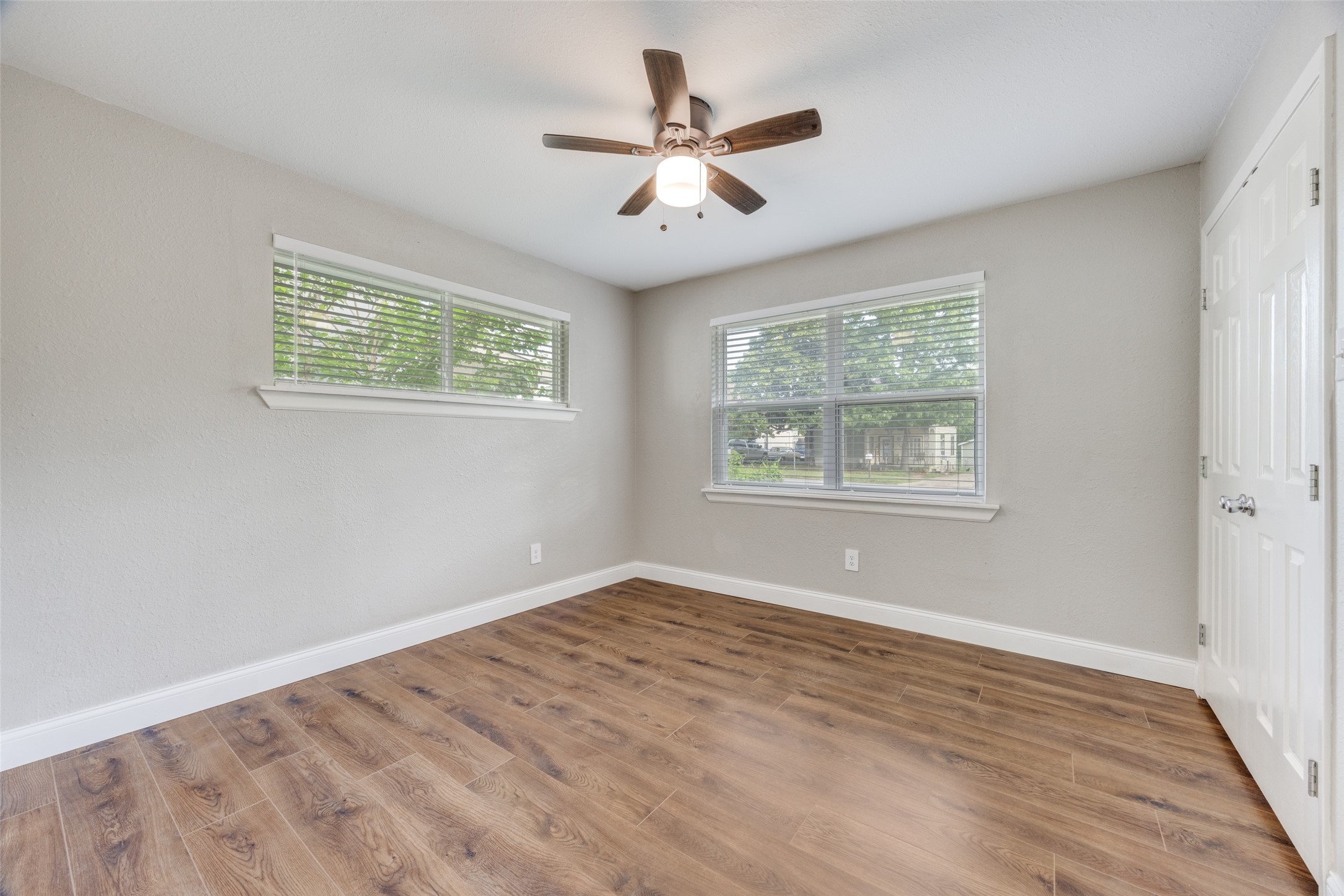 100 W Hull Street Denison TX 75021