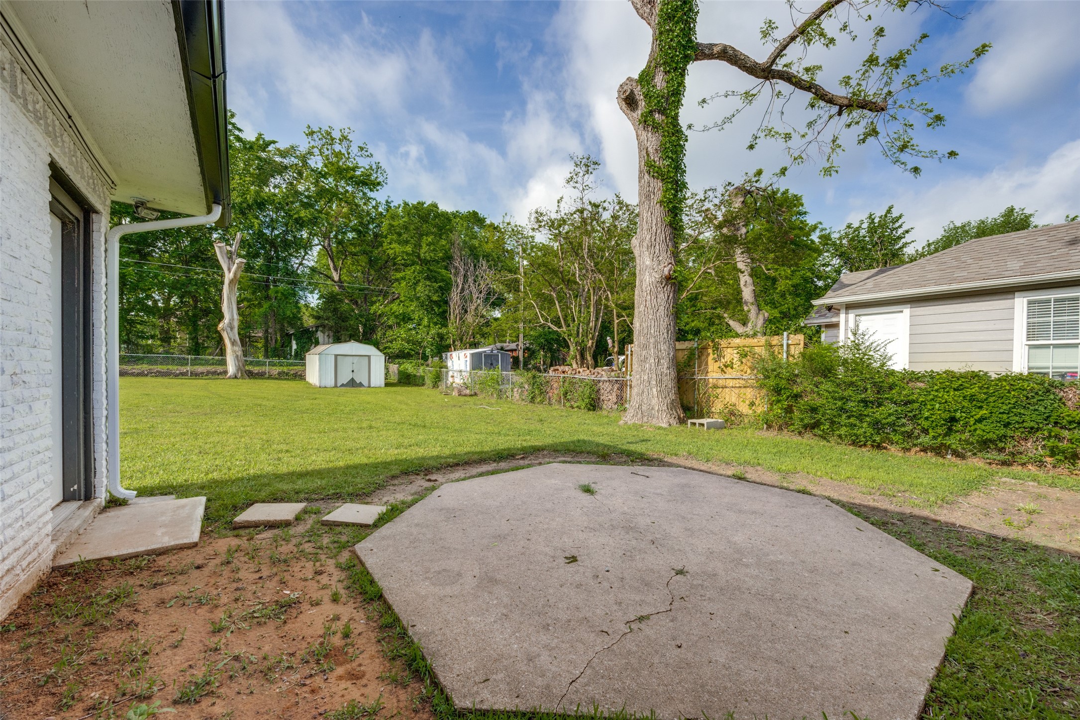 100 W Hull Street Denison TX 75021