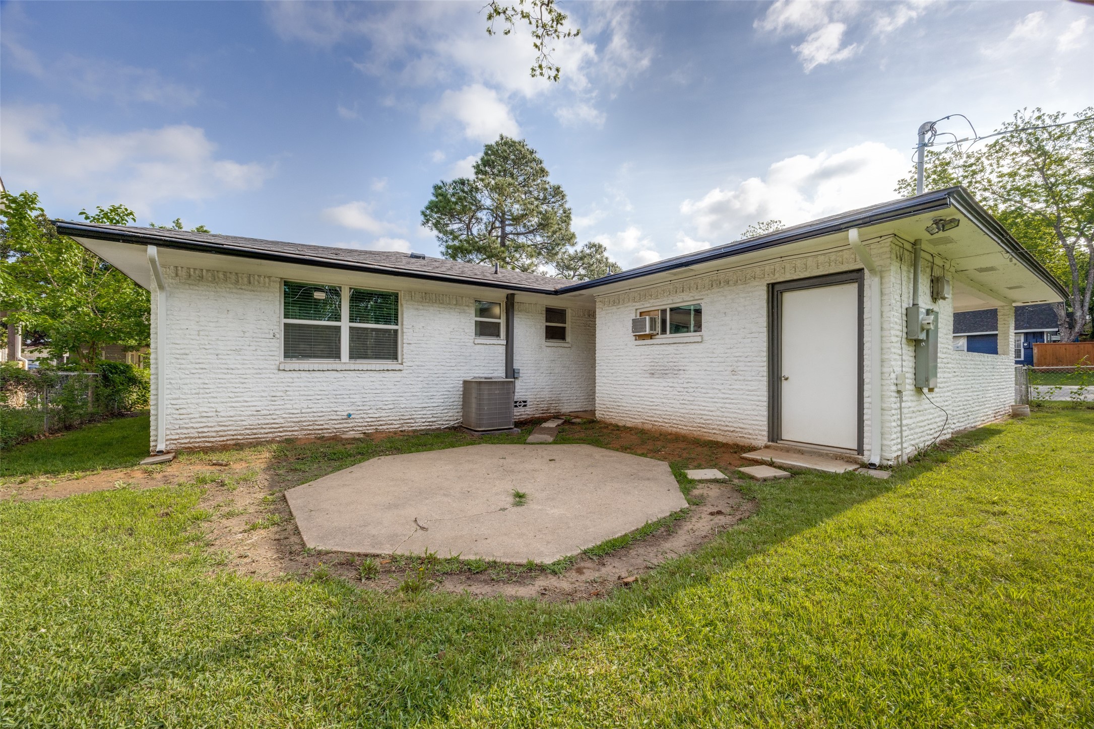 100 W Hull Street Denison TX 75021