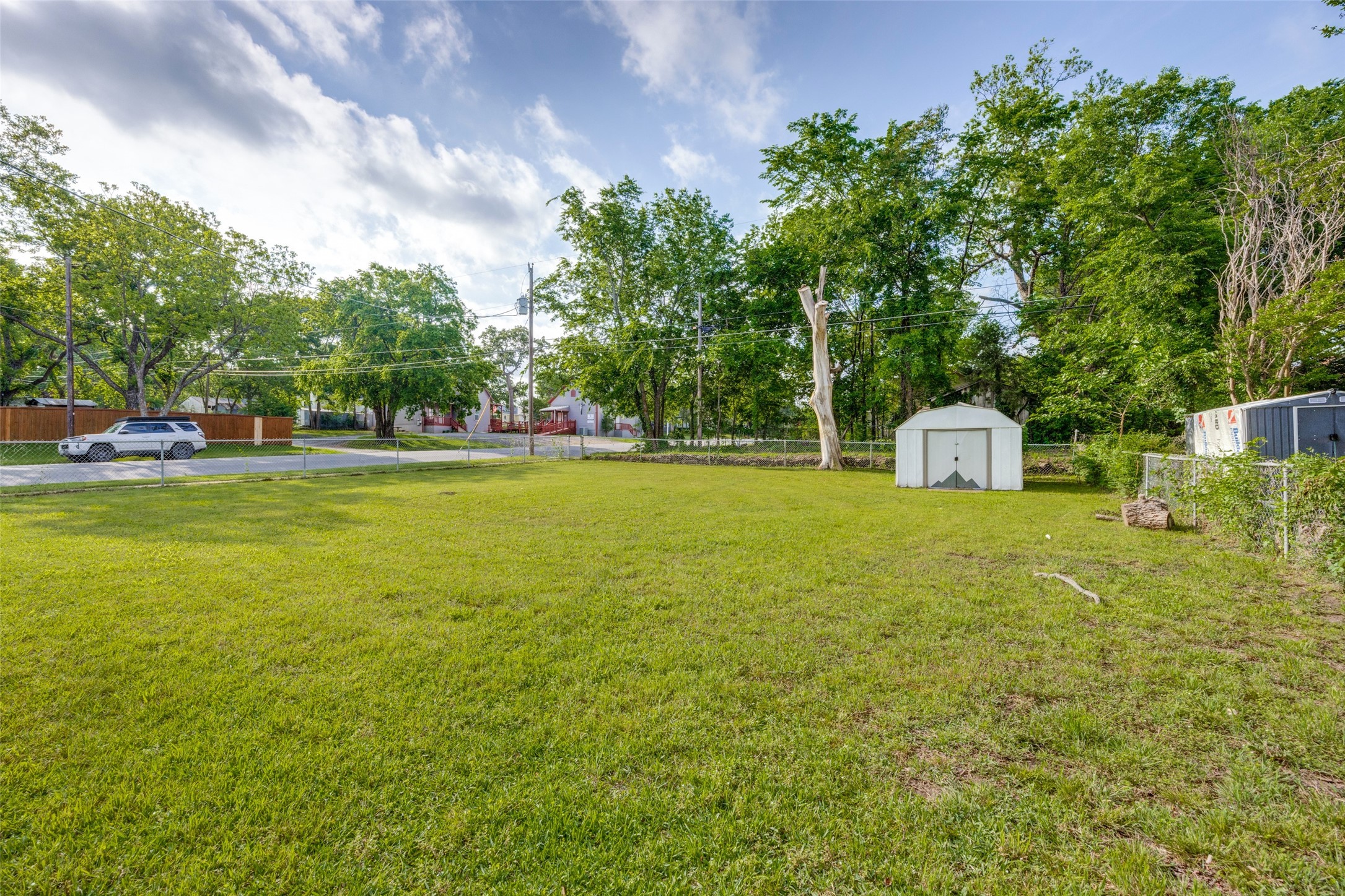 100 W Hull Street Denison TX 75021