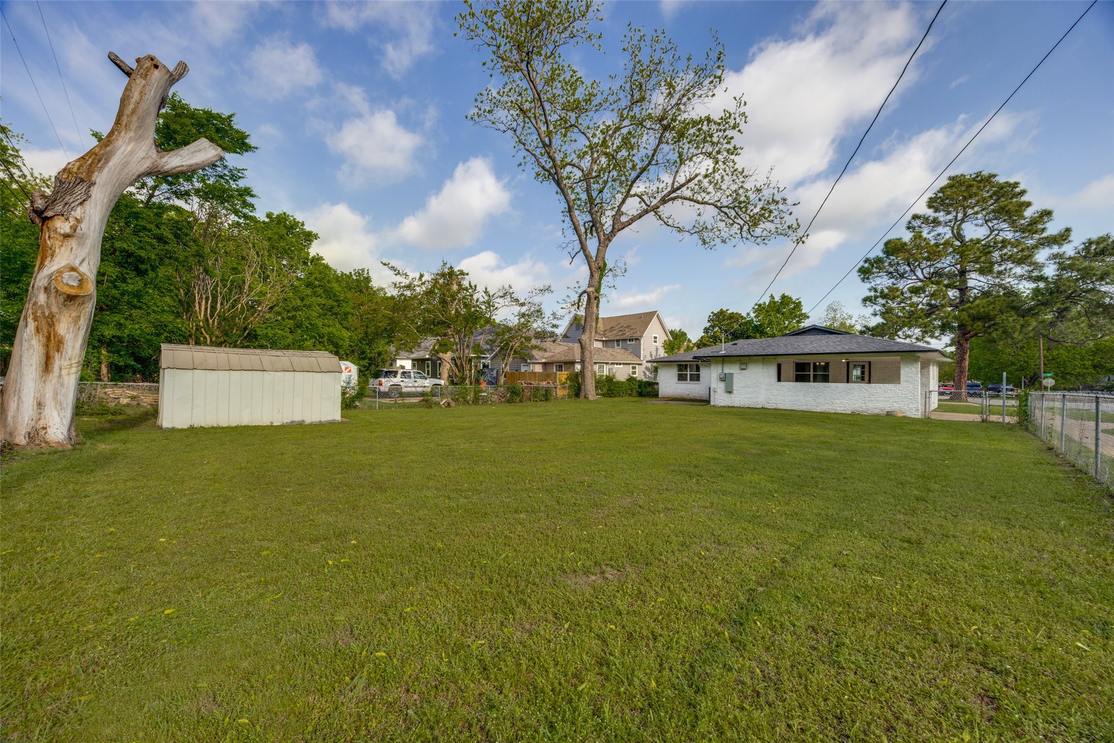 100 W Hull Street Denison TX 75021