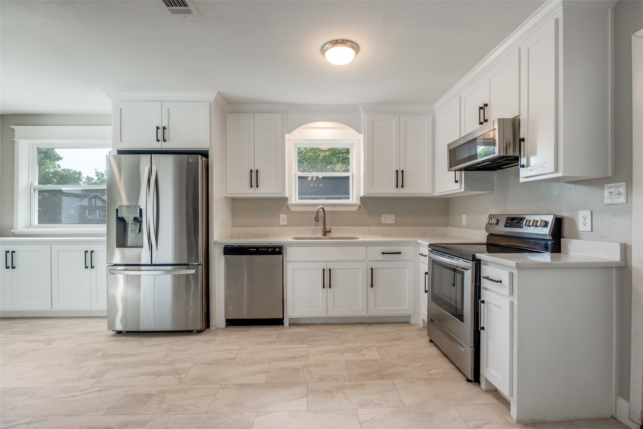 100 W Hull Street Denison TX 75021