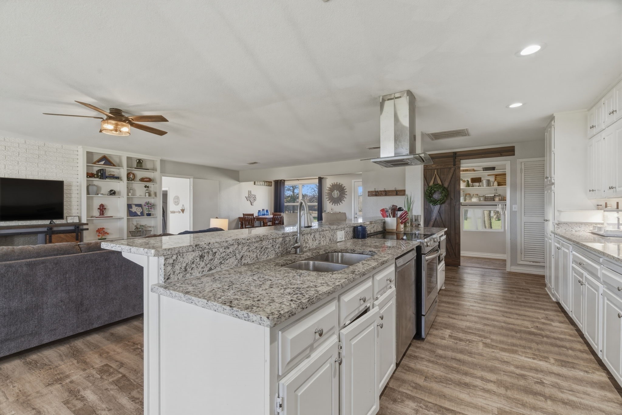 143 Mohave Drive E Lake Kiowa TX 76240