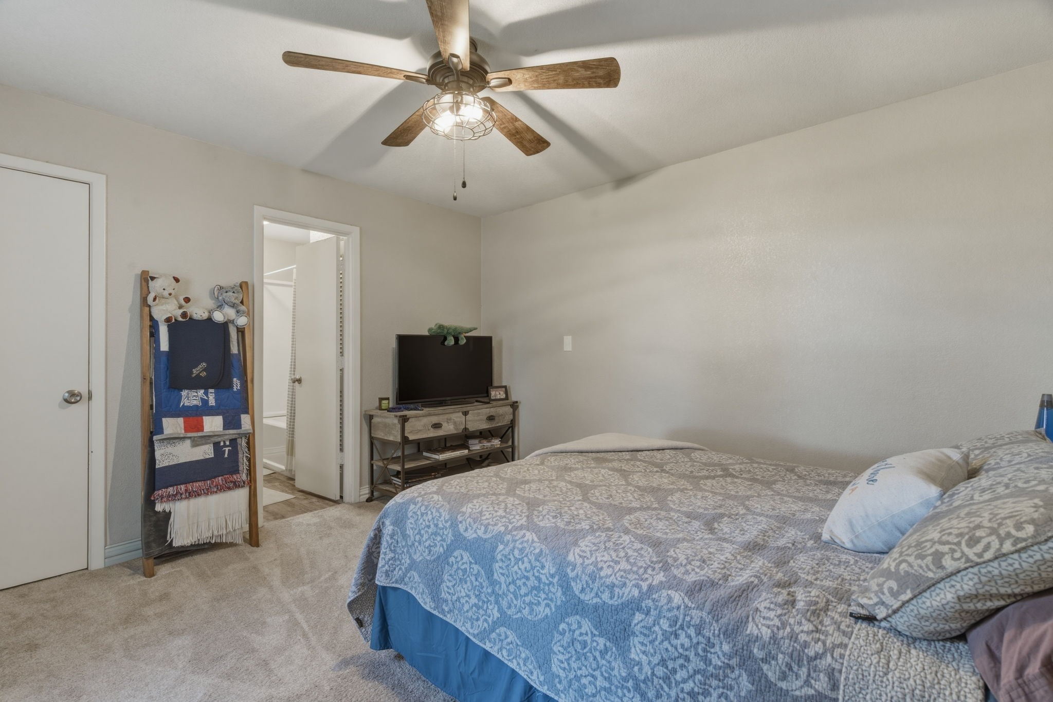 143 Mohave Drive E Lake Kiowa TX 76240
