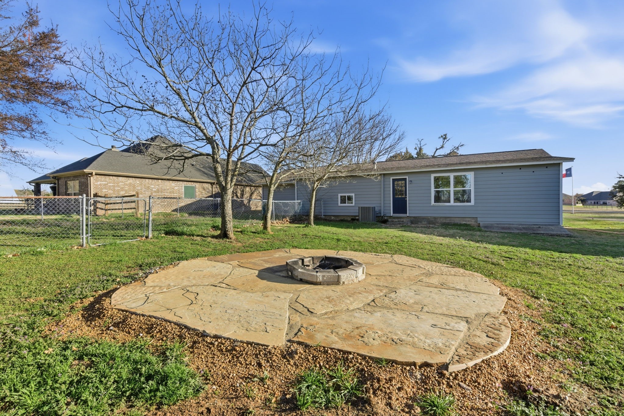 143 Mohave Drive E Lake Kiowa TX 76240