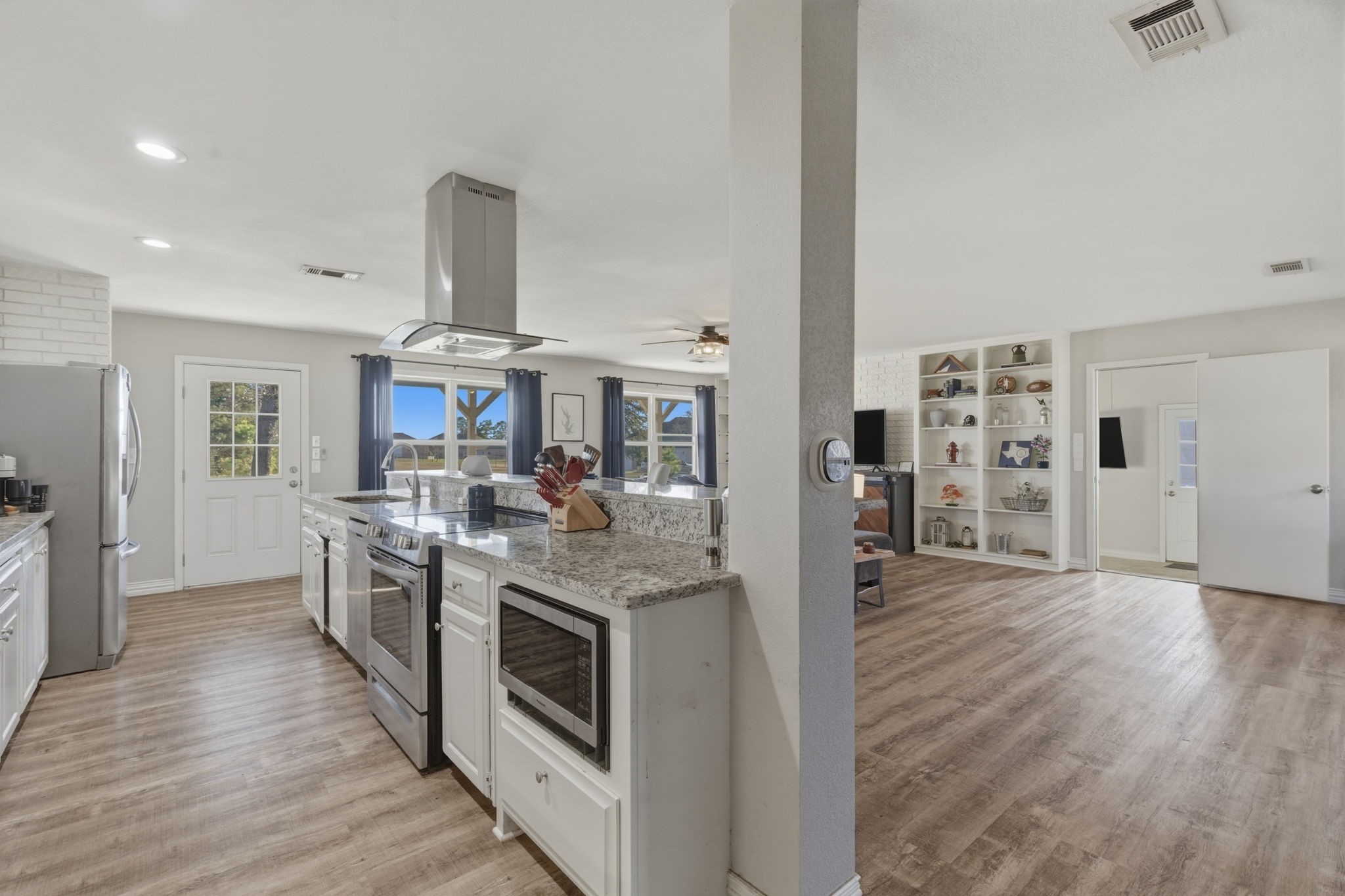143 Mohave Drive E Lake Kiowa TX 76240