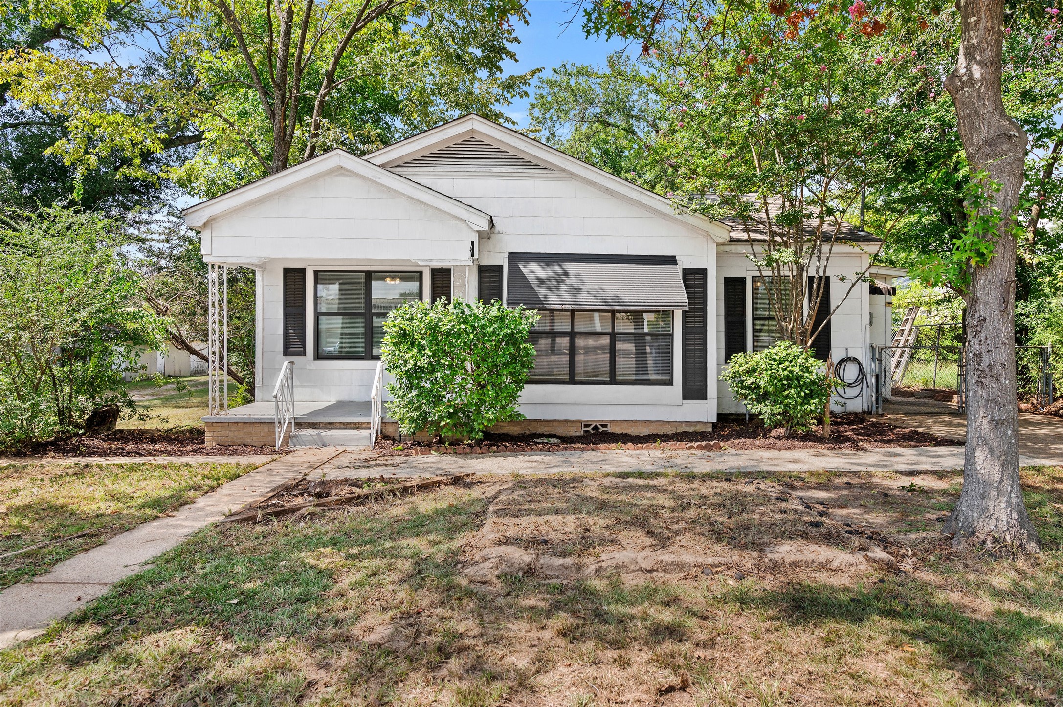 613 N Newsom Mineola TX 75773