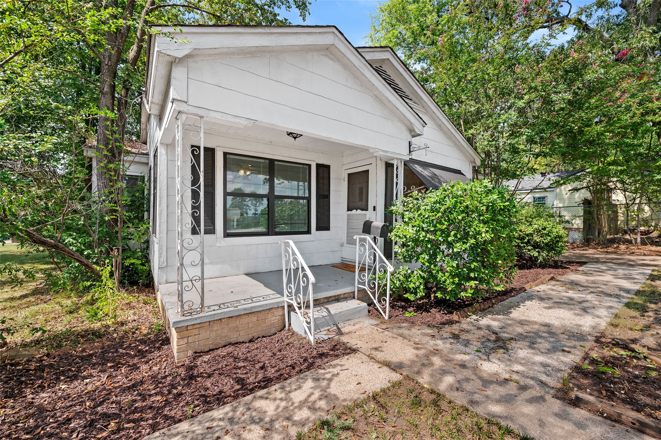 613 N Newsom Mineola TX 75773