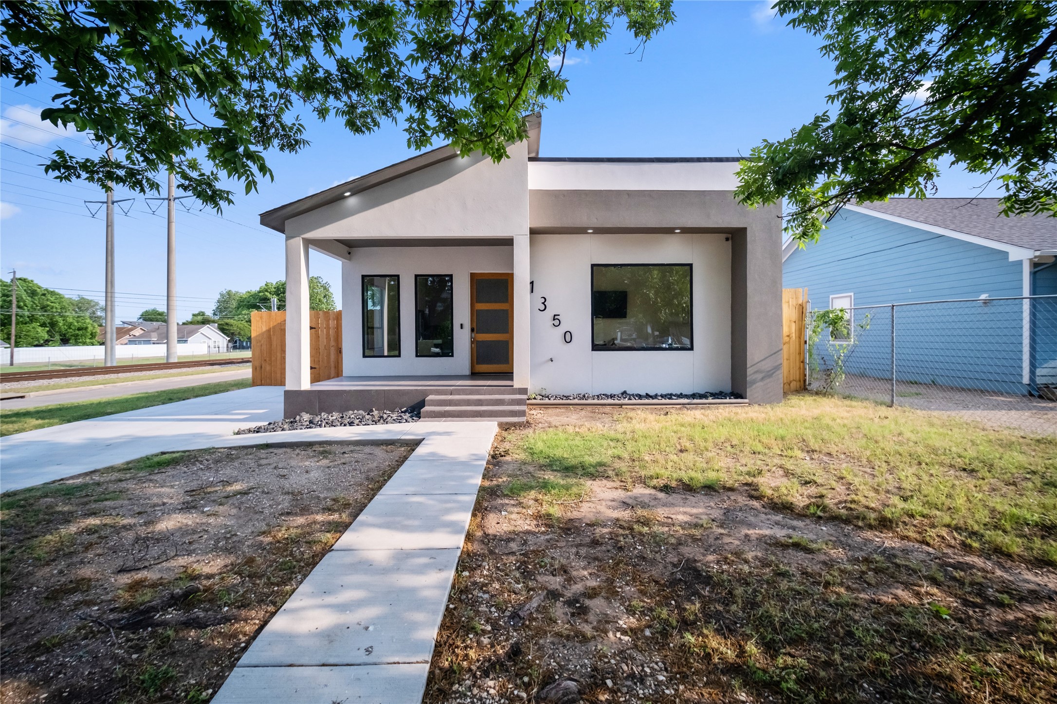 1350 Strickland Street Dallas TX 75216