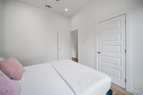 1350 Strickland Street Dallas TX 75216