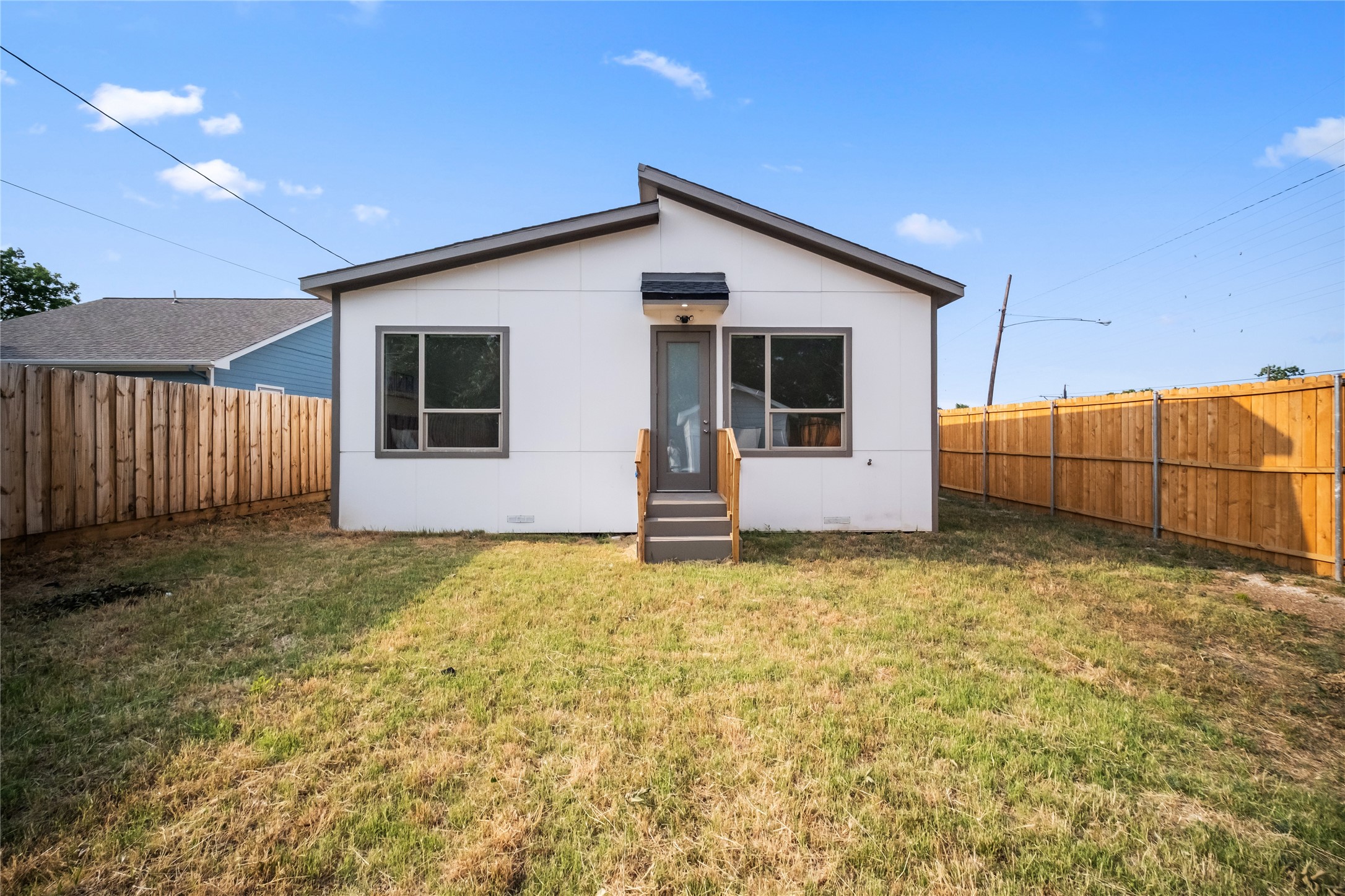 1350 Strickland Street Dallas TX 75216