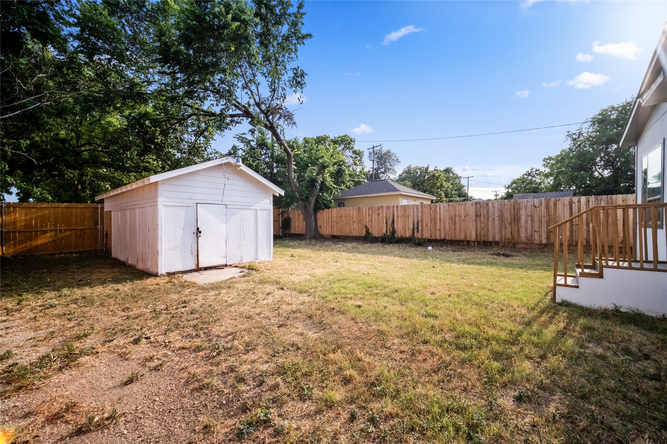 1350 Strickland Street Dallas TX 75216
