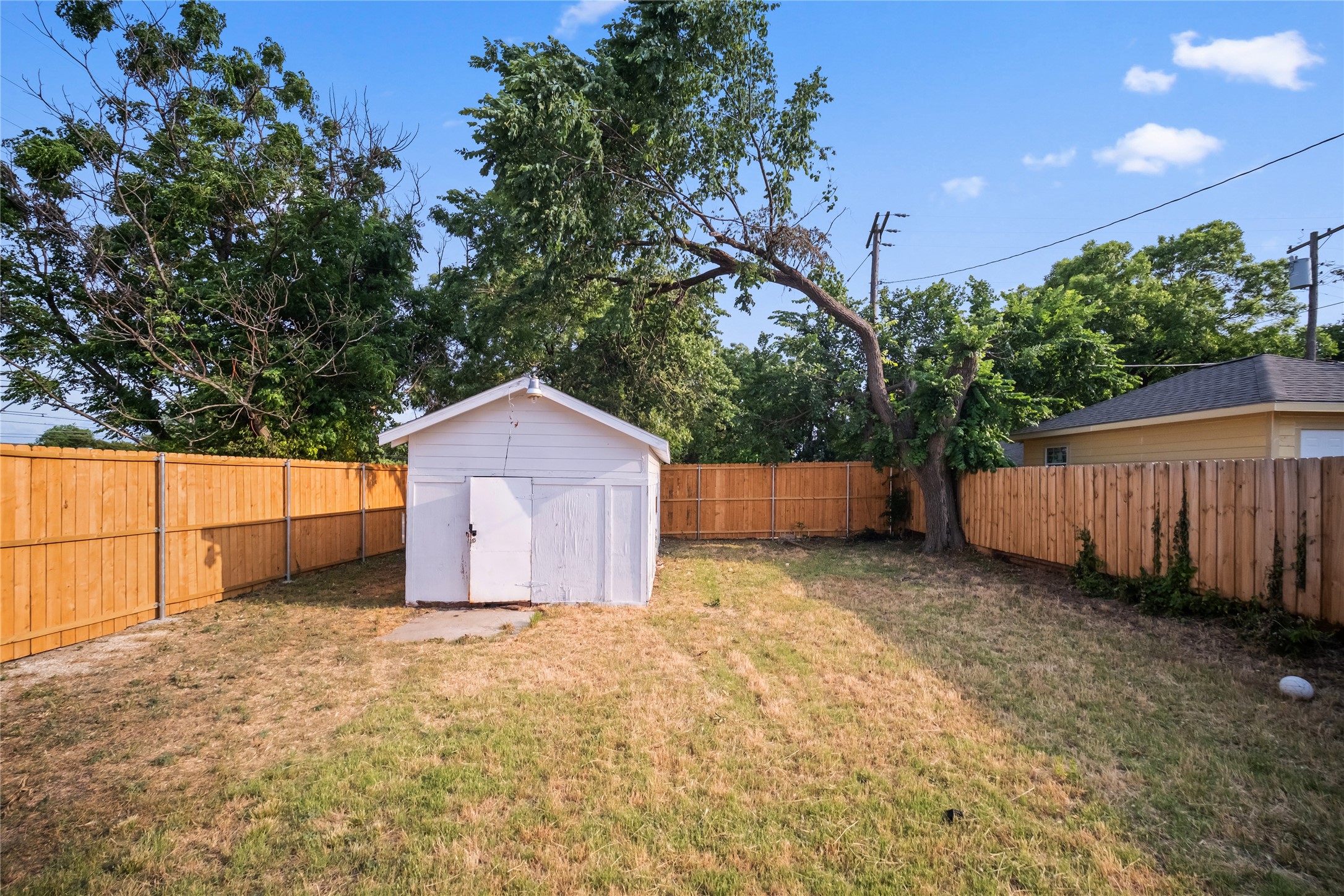 1350 Strickland Street Dallas TX 75216