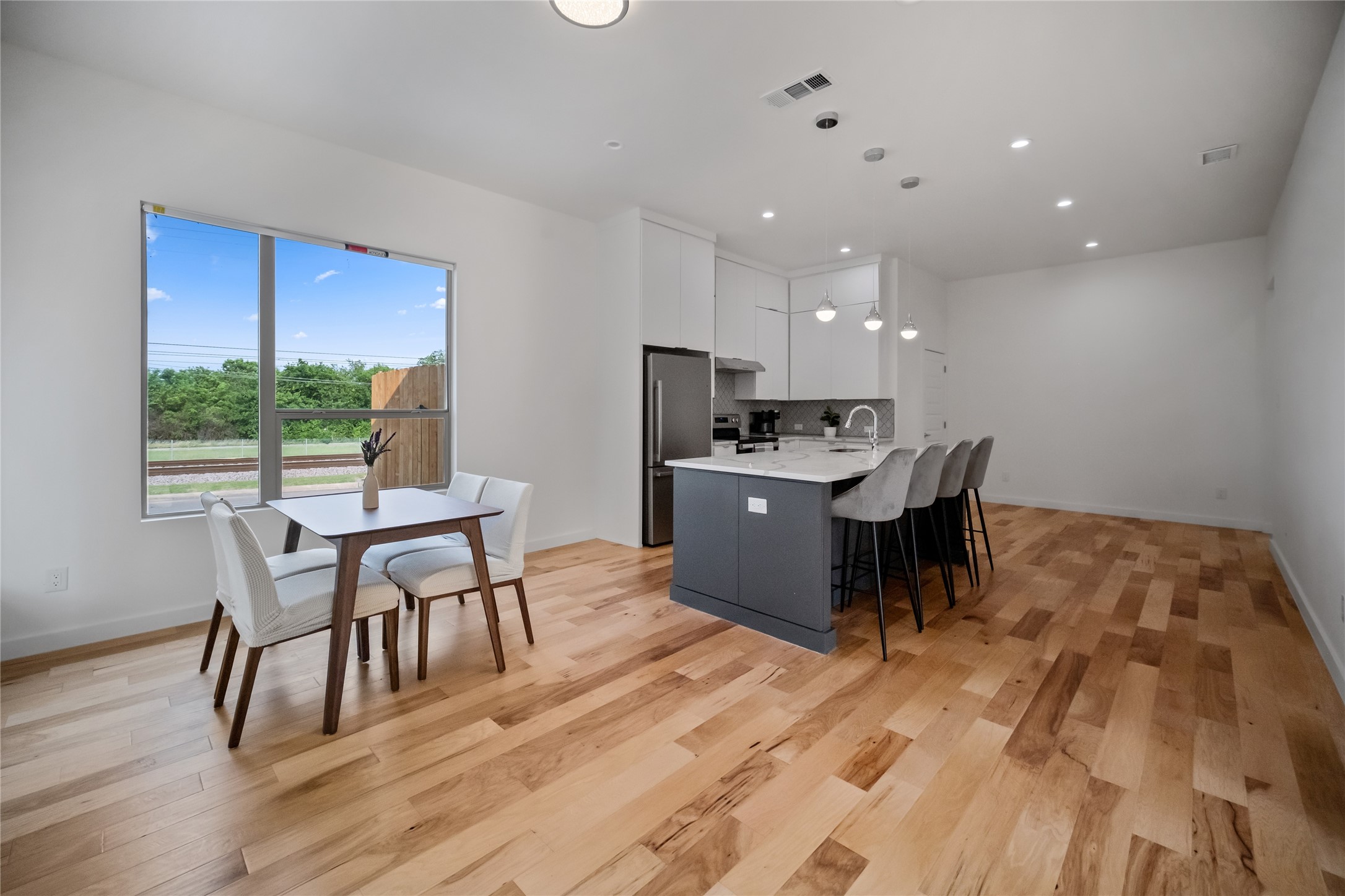 1350 Strickland Street Dallas TX 75216