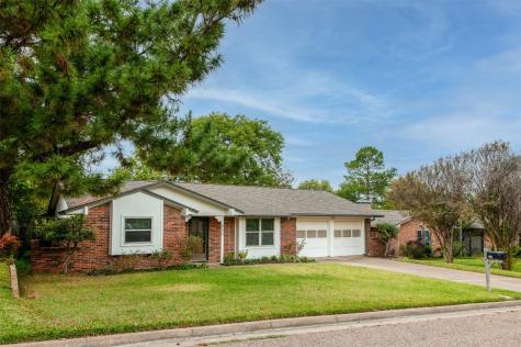 806 Cherry Laurel Lane Arlington TX 76012