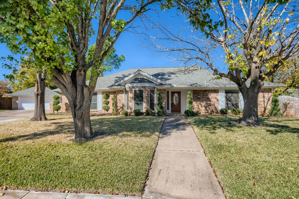 701 Sugar Tree Court Bedford TX 76021