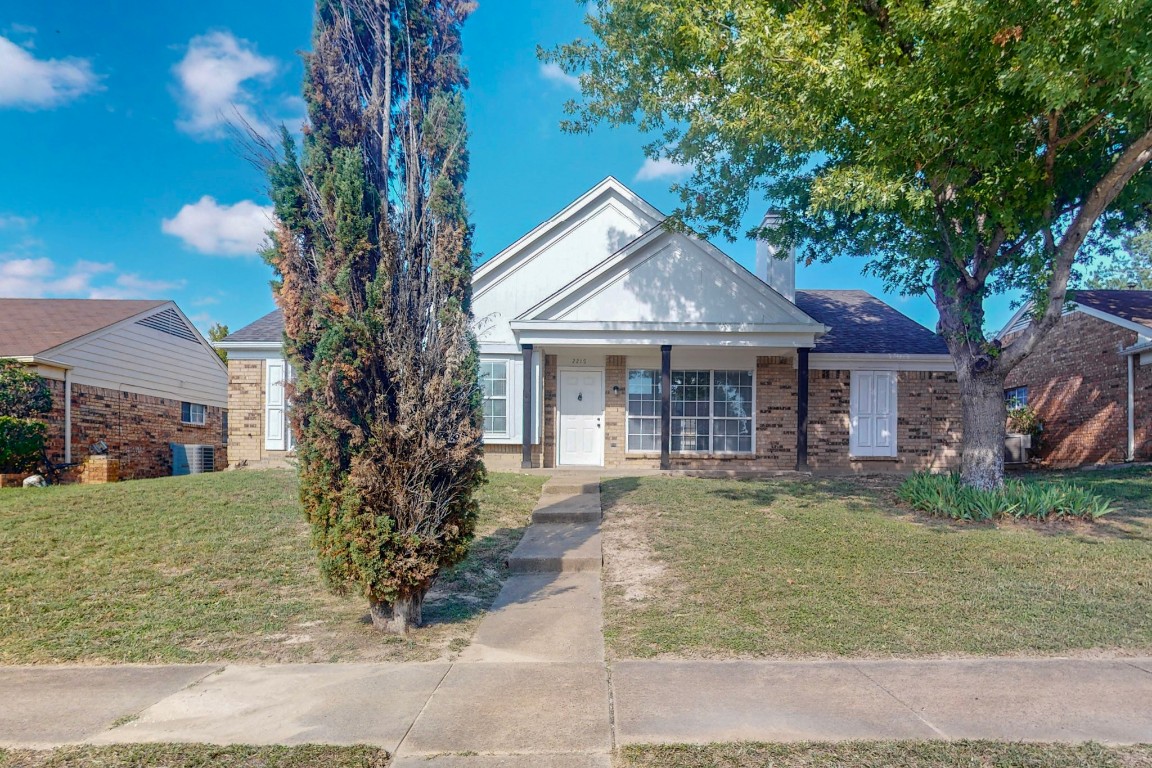 2215 Fitzhugh Street Lancaster TX 75146