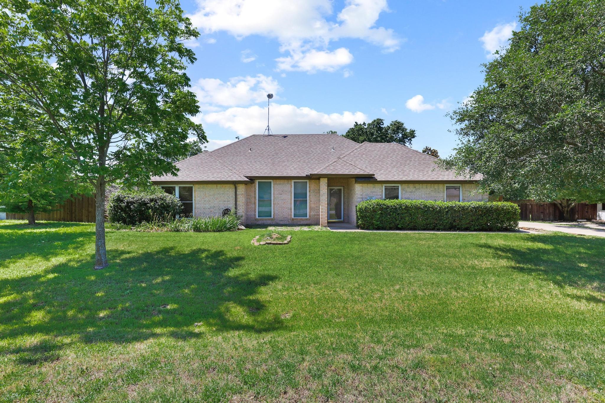 315 Preston Glen Gunter TX 75058