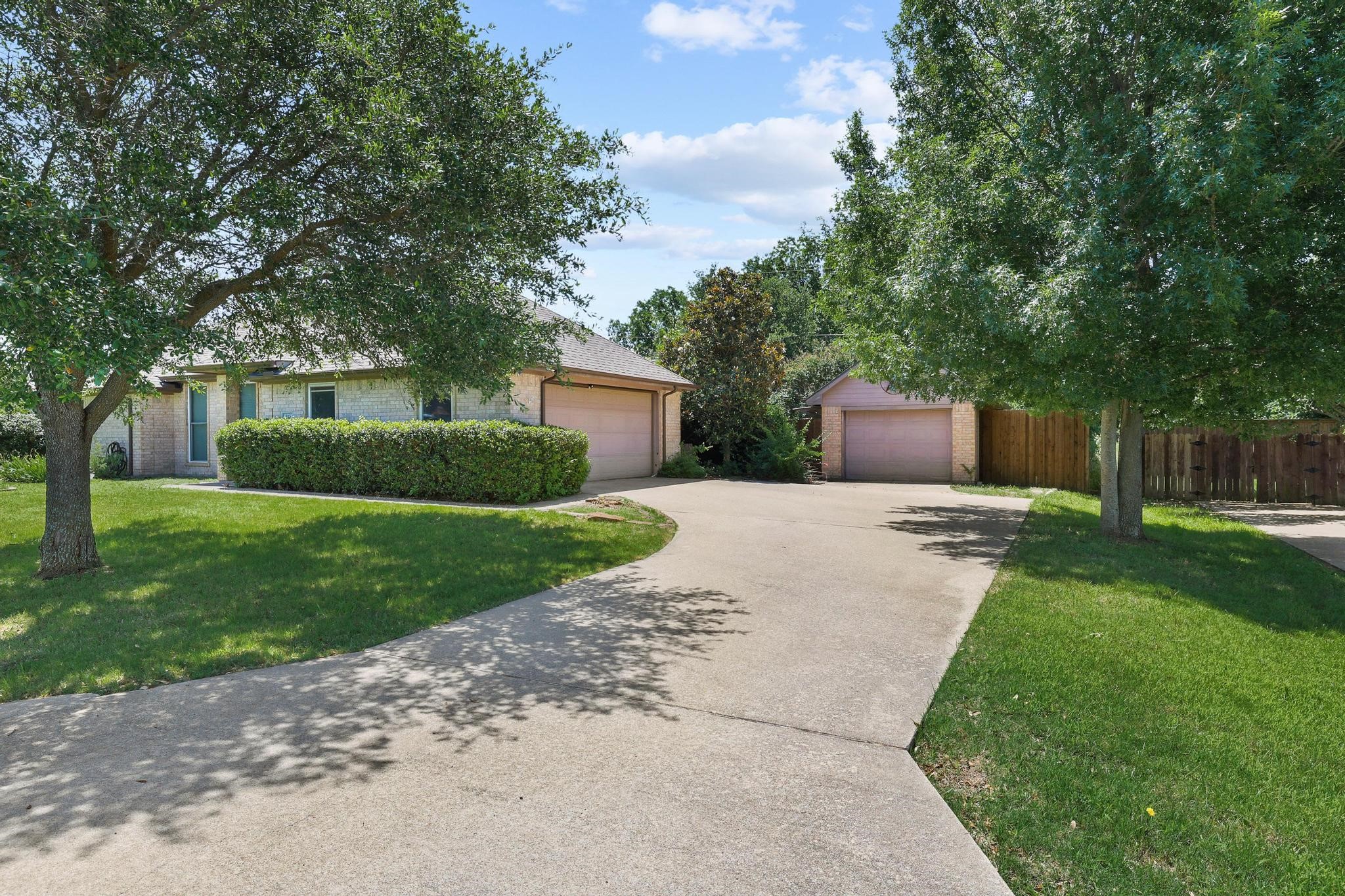 315 Preston Glen Gunter TX 75058