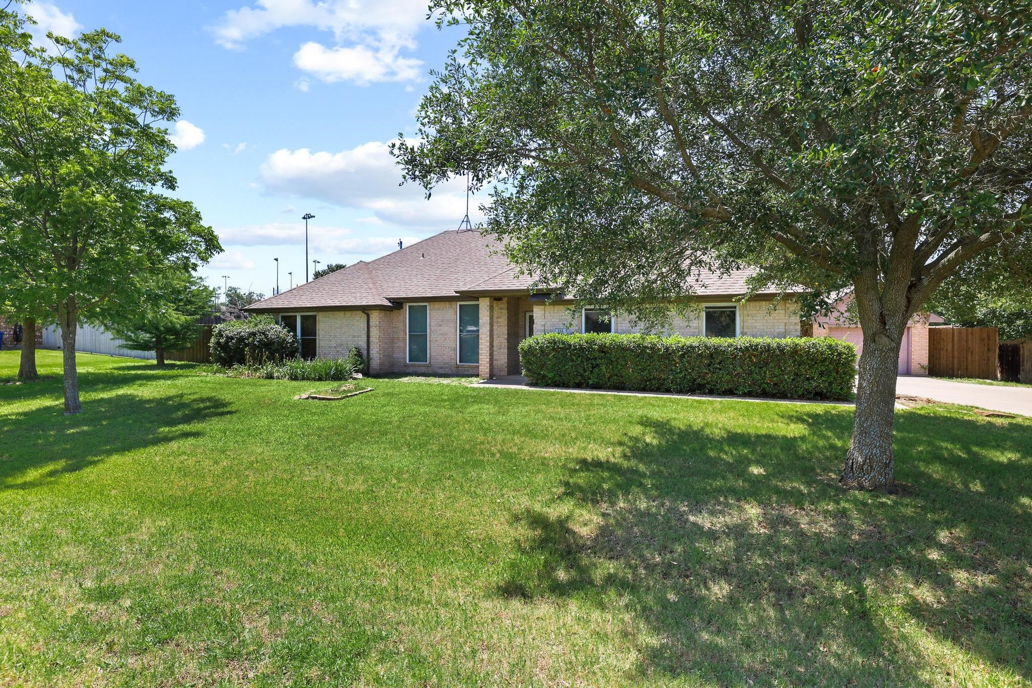315 Preston Glen Gunter TX 75058