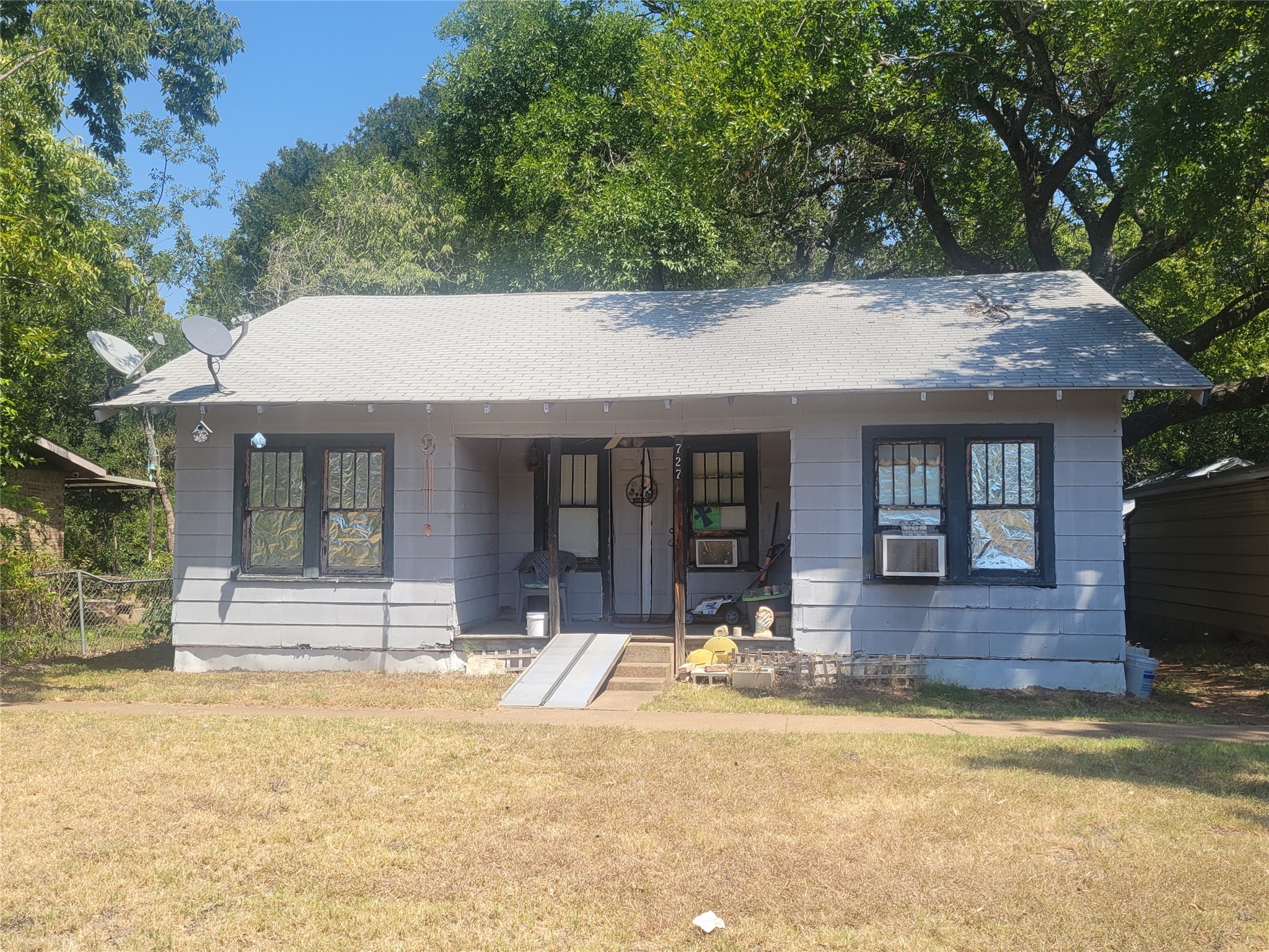 727 Cherry Street Graham TX 76450