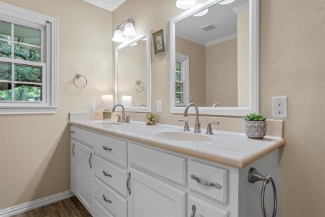 4901 Meadow Wood Drive Waco TX 76710