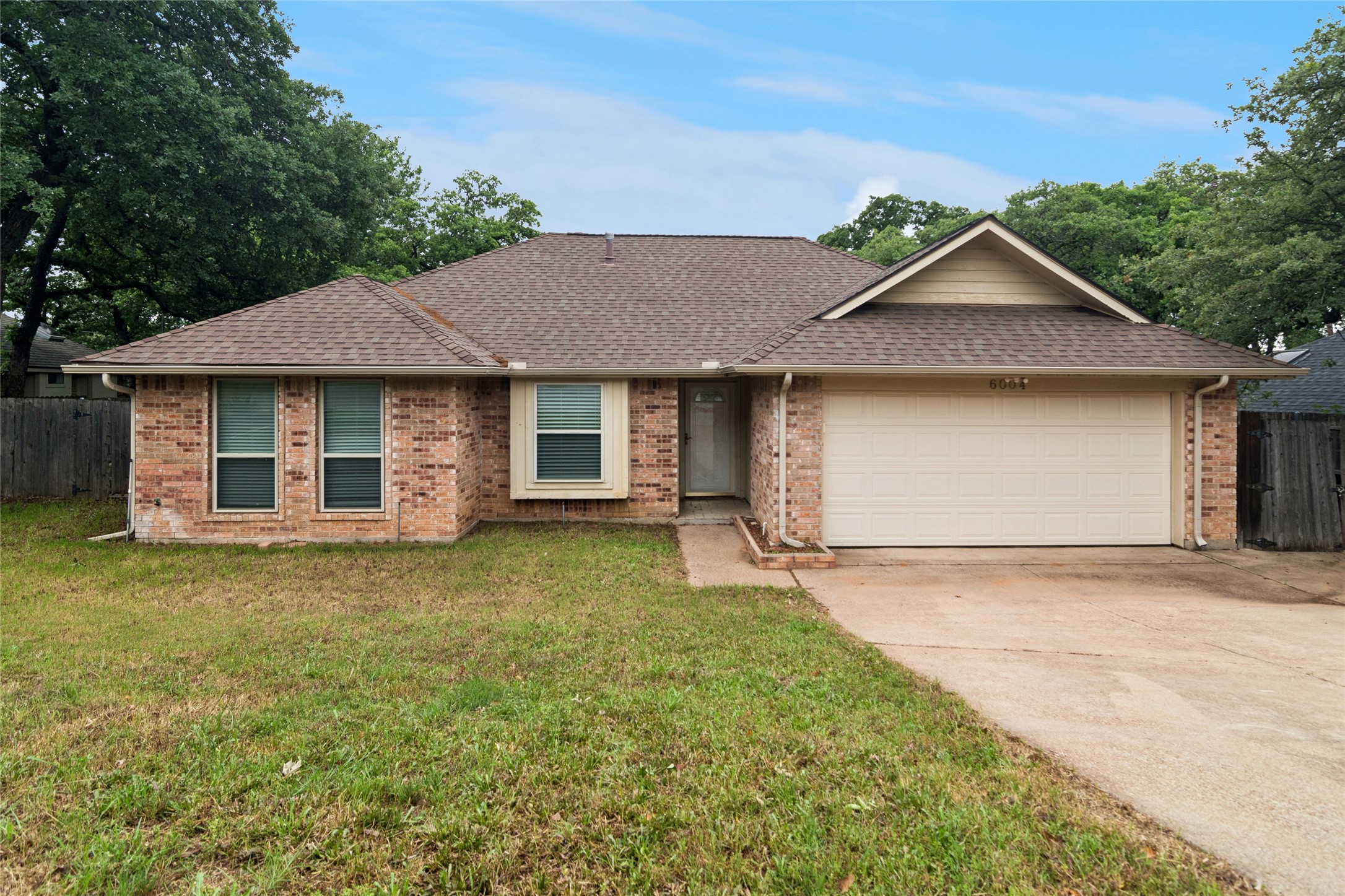 6004 Twinhill Drive Arlington TX 76016