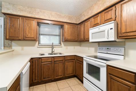 6004 Twinhill Drive Arlington TX 76016