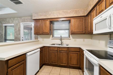 6004 Twinhill Drive Arlington TX 76016